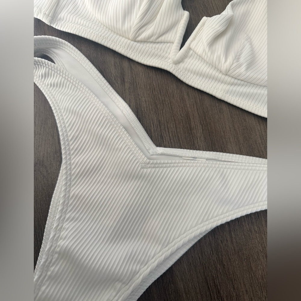 White Ribbed V-Cut Bikini Set - Picture 3 of 9